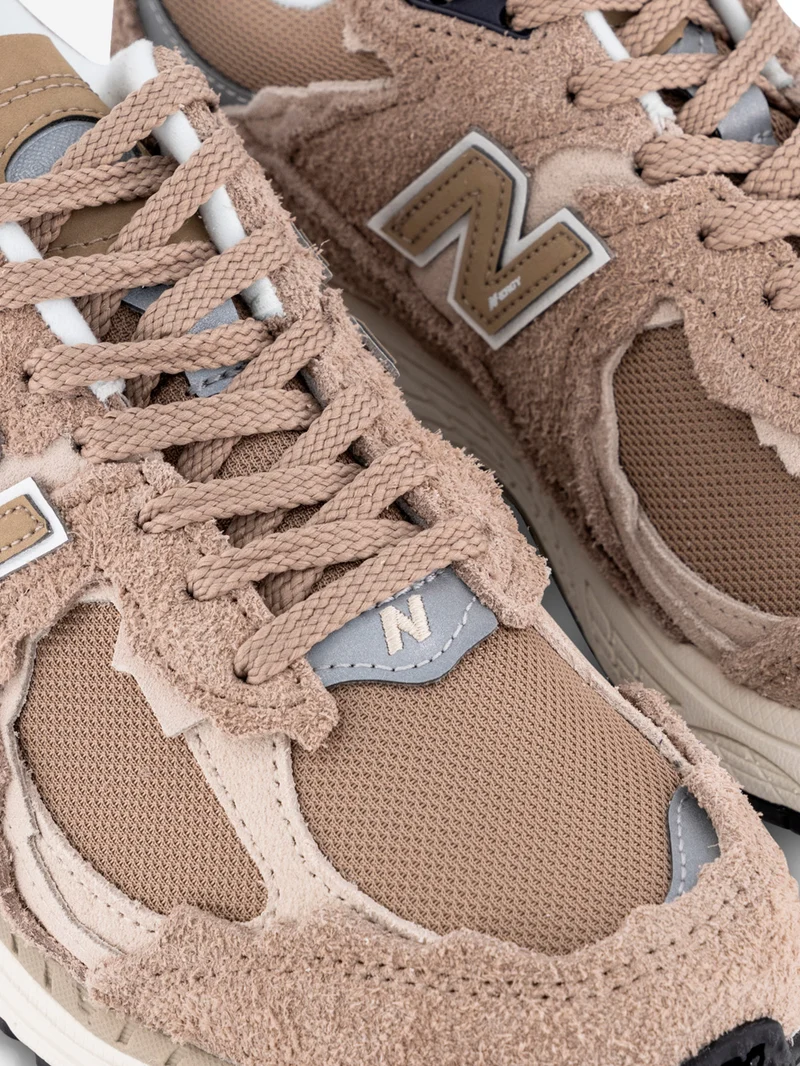 M2002 RDL Sneakers