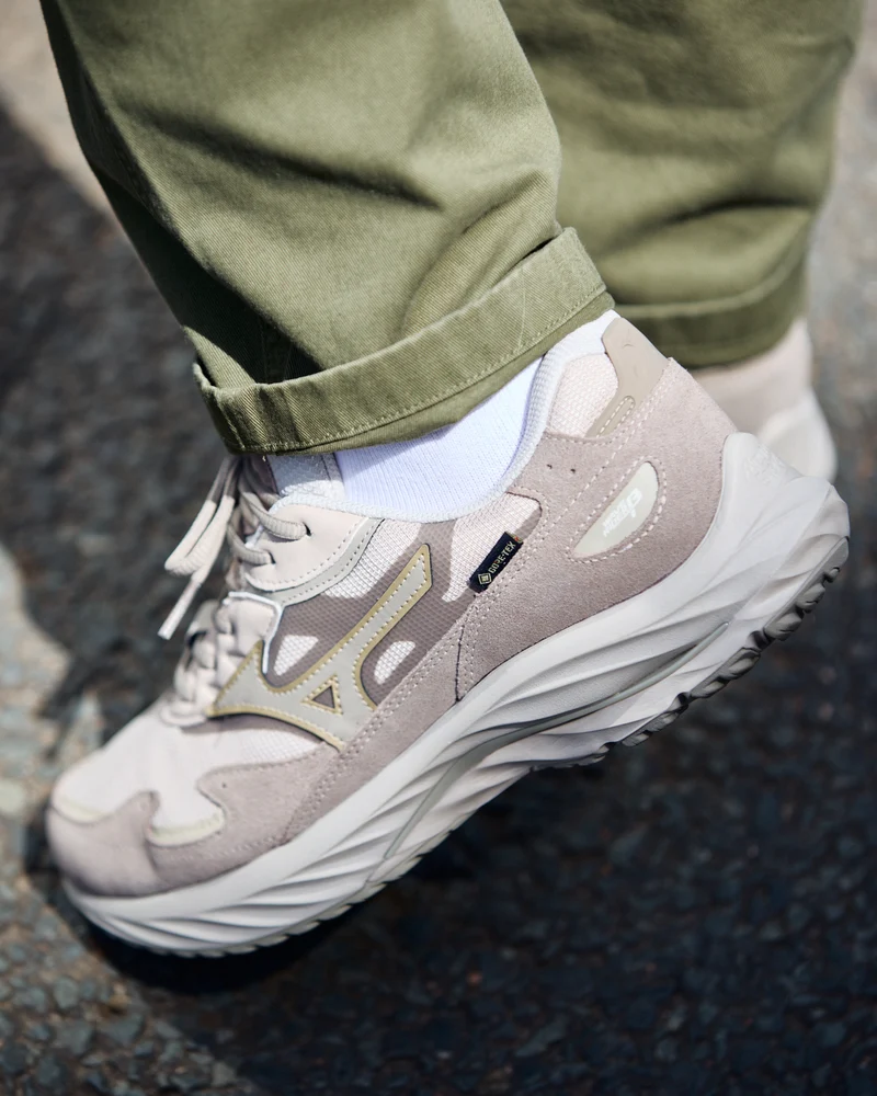 Mizuno Wave Rider Beta Gore-Tex Silver Cloud / Vintage Khaki /GE Gold