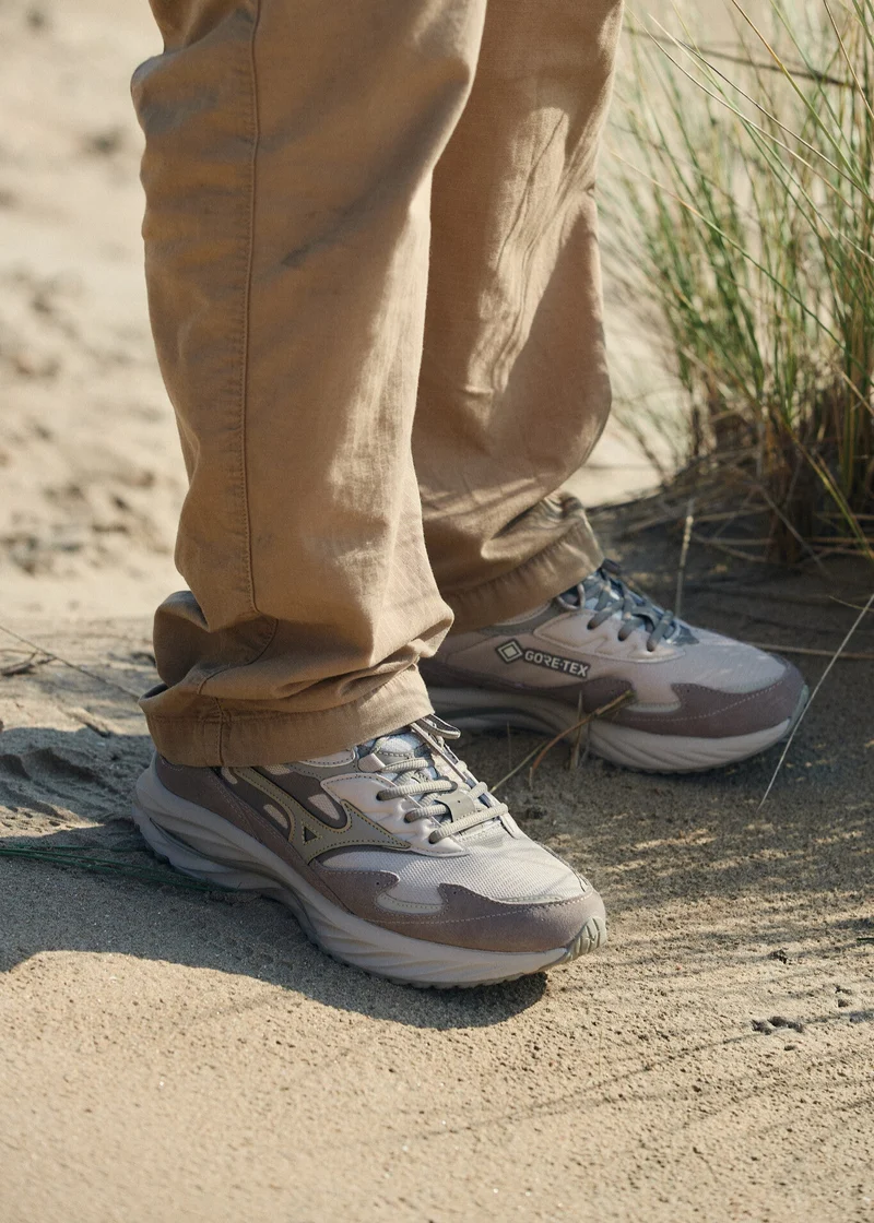 Mizuno Wave Rider Beta Gore-Tex Silver Cloud / Vintage Khaki /GE Gold