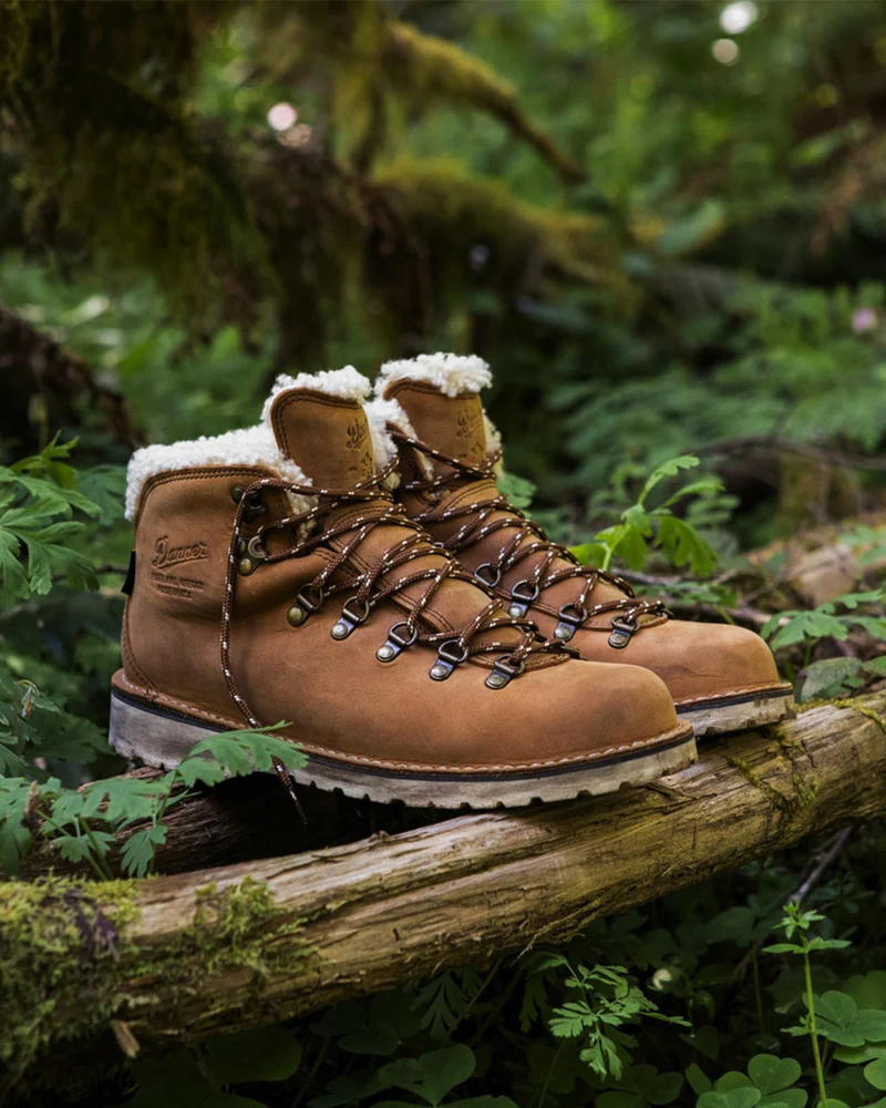 Danner Women's Gore-Tex Mountain Pass Shearling Sierra 200G