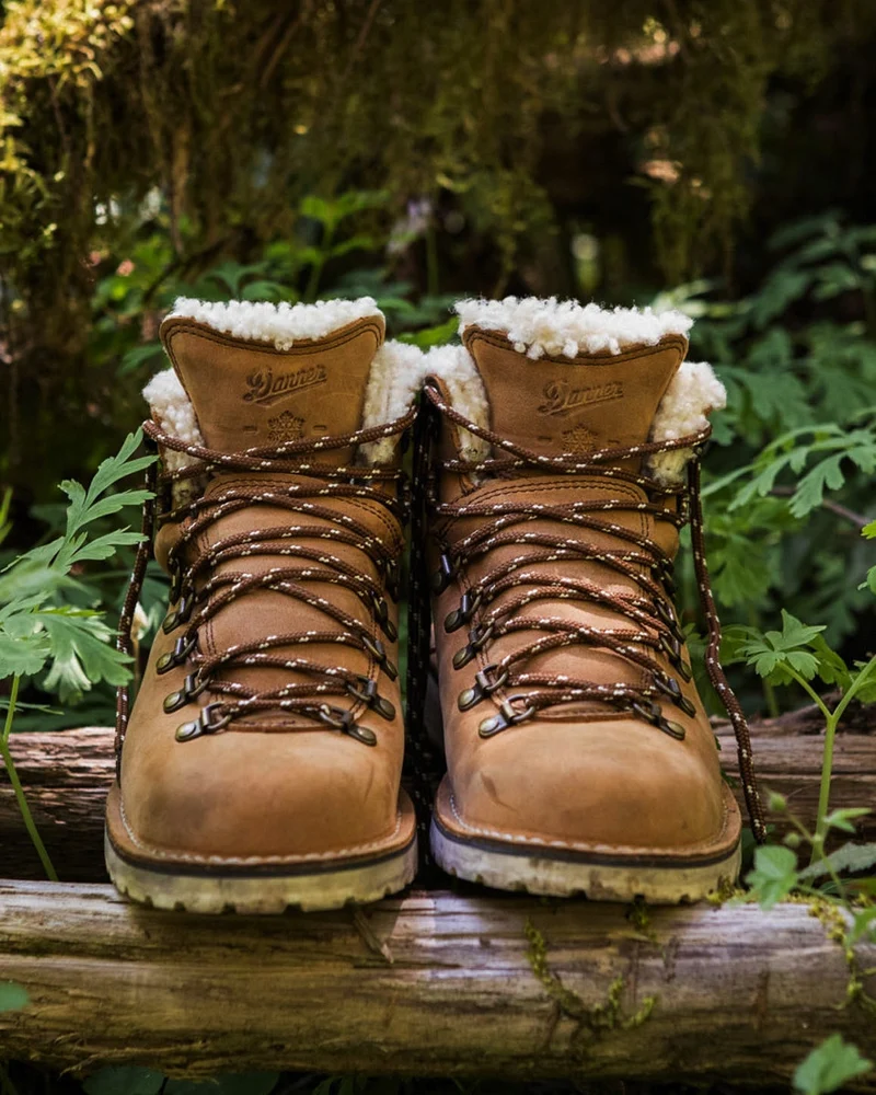 Danner Women's Gore-Tex Mountain Pass Shearling Sierra 200G