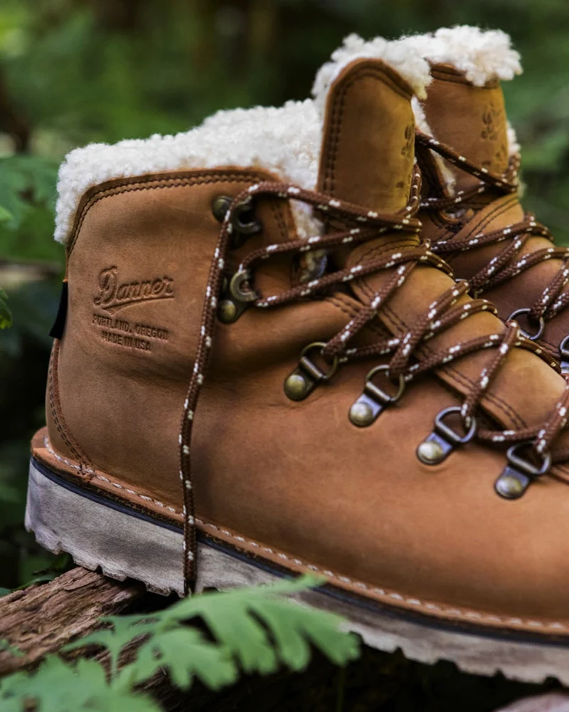 Danner Women's Gore-Tex Mountain Pass Shearling Sierra 200G