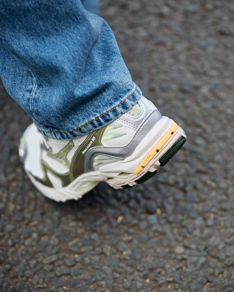 Mizuno Wave Rider Snow White / White Jade / Desert Sage D1GA243106