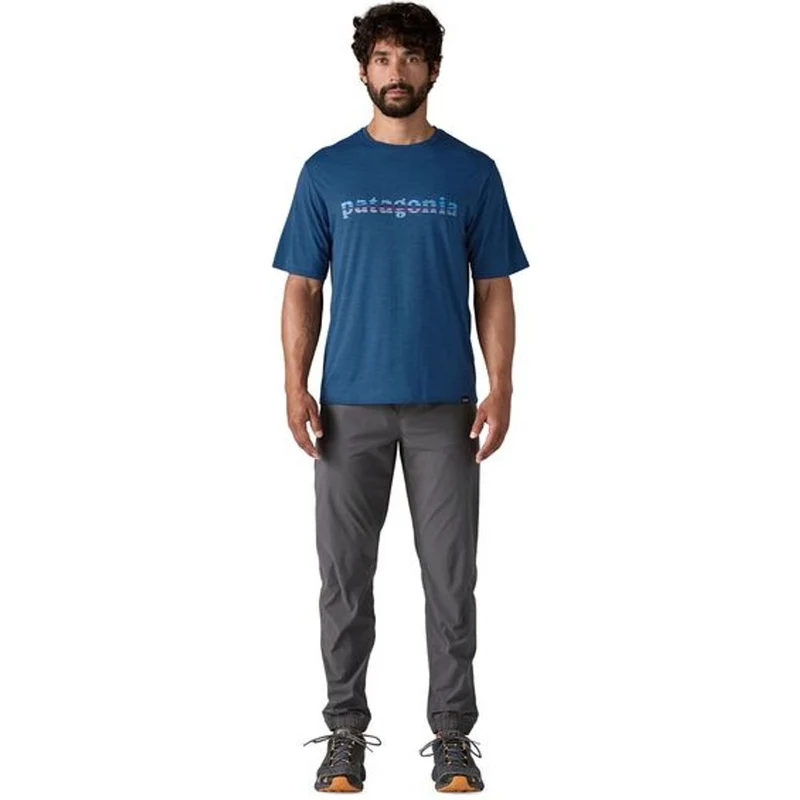 Patagonia M's Cap Cool Daily Graphic Herren T-Shirt '73 text logo: clement blue x dye