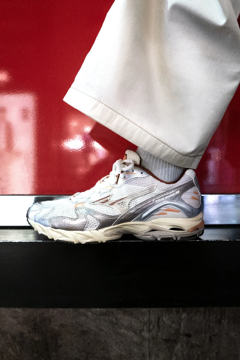 Mizuno Wave Rider 10 Snow White / Shifting Sand