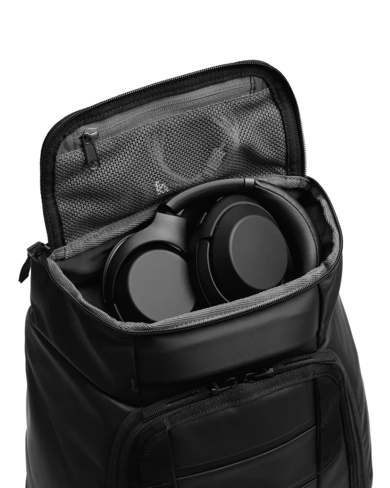 Db Hugger Backpack 25L Black Out