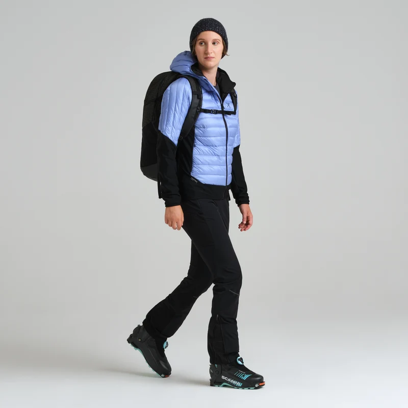 PEAK HYBRID HOODED JACKET WOM.